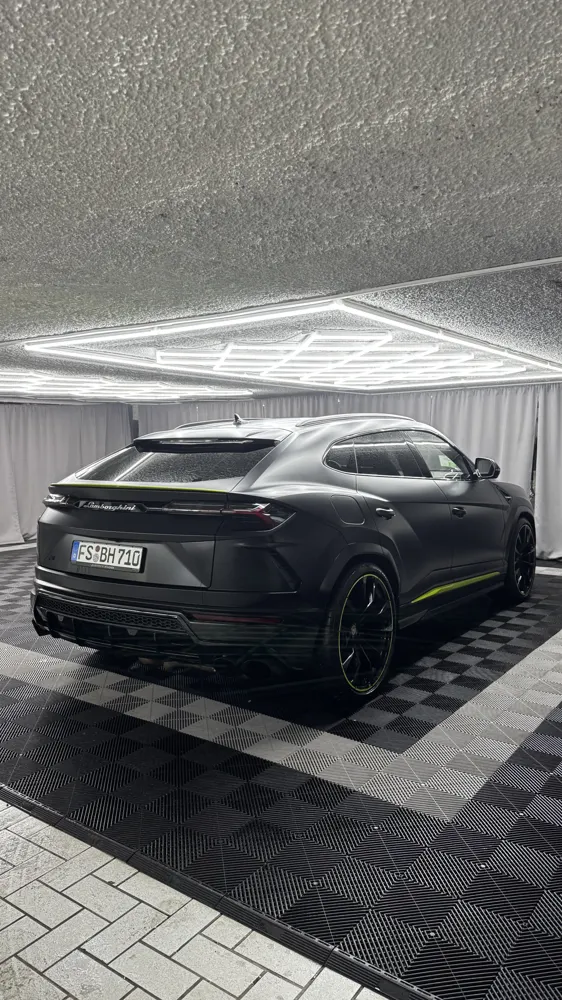 Lamborghini Urus in der LEVITÓ-Halle in München-Moosach